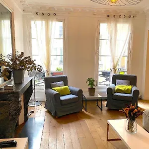 Real Parisian With 2 Bedrooms And Ac Apartment Paris